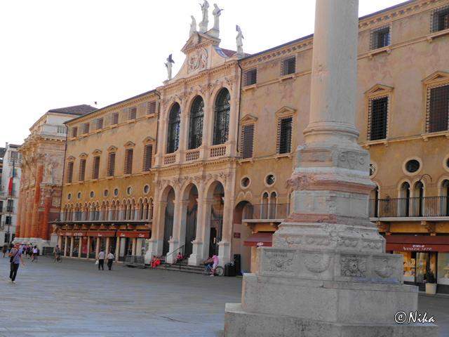 Piazza Dei Signori1