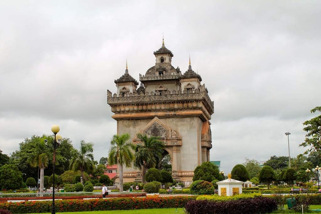 a1.bp.blogspot.com__EpGa4Px9iu4_VKXAwHMPcdI_AAAAAAAAA5w_rQZosfNew1M_s1600_patuxai.jpg