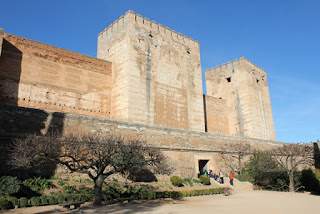 a2.bp.blogspot.com__v7UYiMi65Pk_UNwunRSfqNI_AAAAAAAAAhA_3V63ONkuy_Y_s320_alhambra__25285_2529.JPG