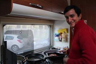 a4.bp.blogspot.com__MSWW3TABZ44_UNws5yjZlOI_AAAAAAAAAc0_yvwbsYvznuk_s320_almoco_sevilha.JPG