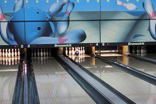 a4.bp.blogspot.com__yfd_BdQLAyk_UOxWuo77SDI_AAAAAAAAA1I_z2sPteiF0Hw_s320_bowling_2B_25281_2529.JPG