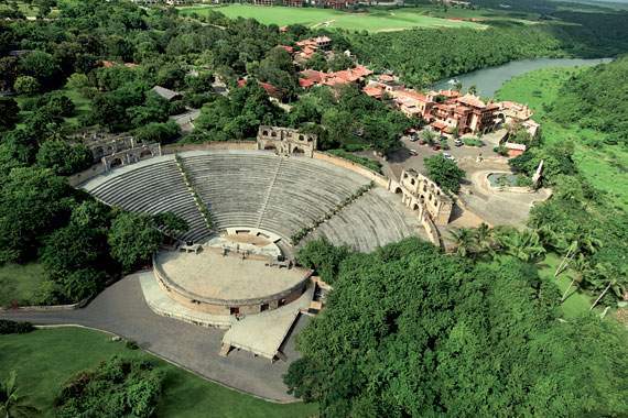 aarjoneando.com_wp_content_uploads_2013_05_Anfiteatro_Altos_de_Chavon_Ricardo_Arjona_2.jpg