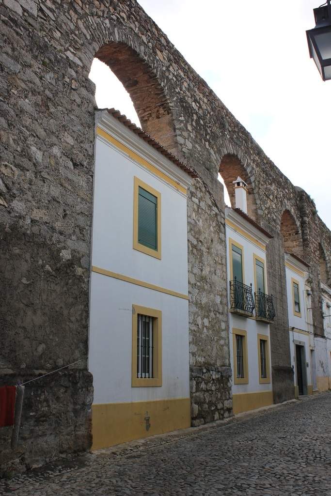 adl.dropboxusercontent.com_u_59751769_Evora_Aqueduto2.jpg