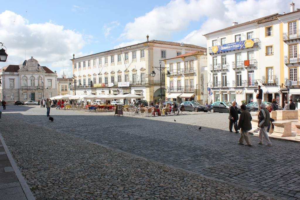 adl.dropboxusercontent.com_u_59751769_Evora_Pra_C3_A7aGiraldo.jpg