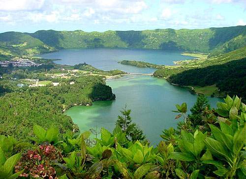 ahangover80.files.wordpress.com_2010_10_acores.jpg