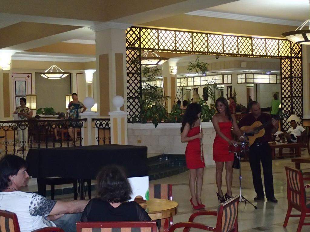 ai1006.photobucket.com_albums_af183_ajml28_Cuba_20Jun_202014_CubaR160_zps1bc1aa4c.jpg