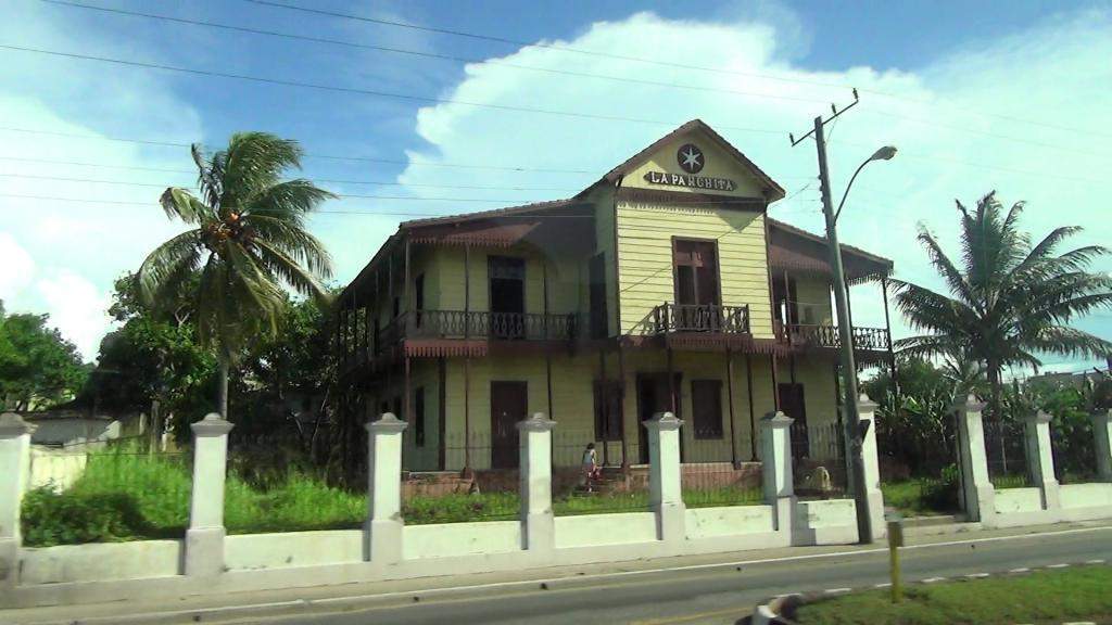 ai1006.photobucket.com_albums_af183_ajml28_Cuba_20Jun_202014_CubaR184_zpsa74e0f15.jpg