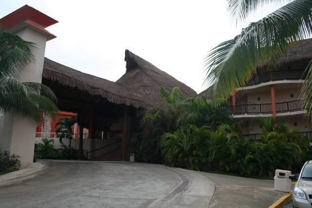 ai1035.photobucket.com_albums_a433_dasNeves_ChicenItza011.jpg