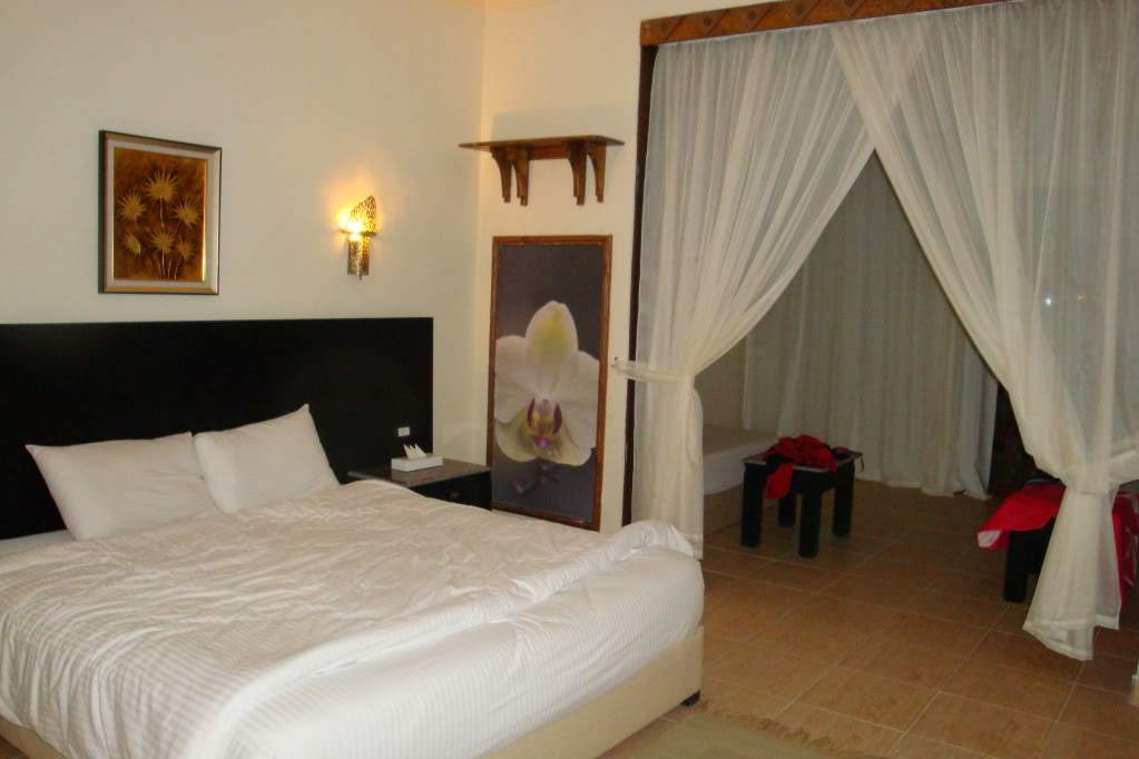 ai1045.photobucket.com_albums_b452_hdptuga_Egypte_Bungaloo14.jpg