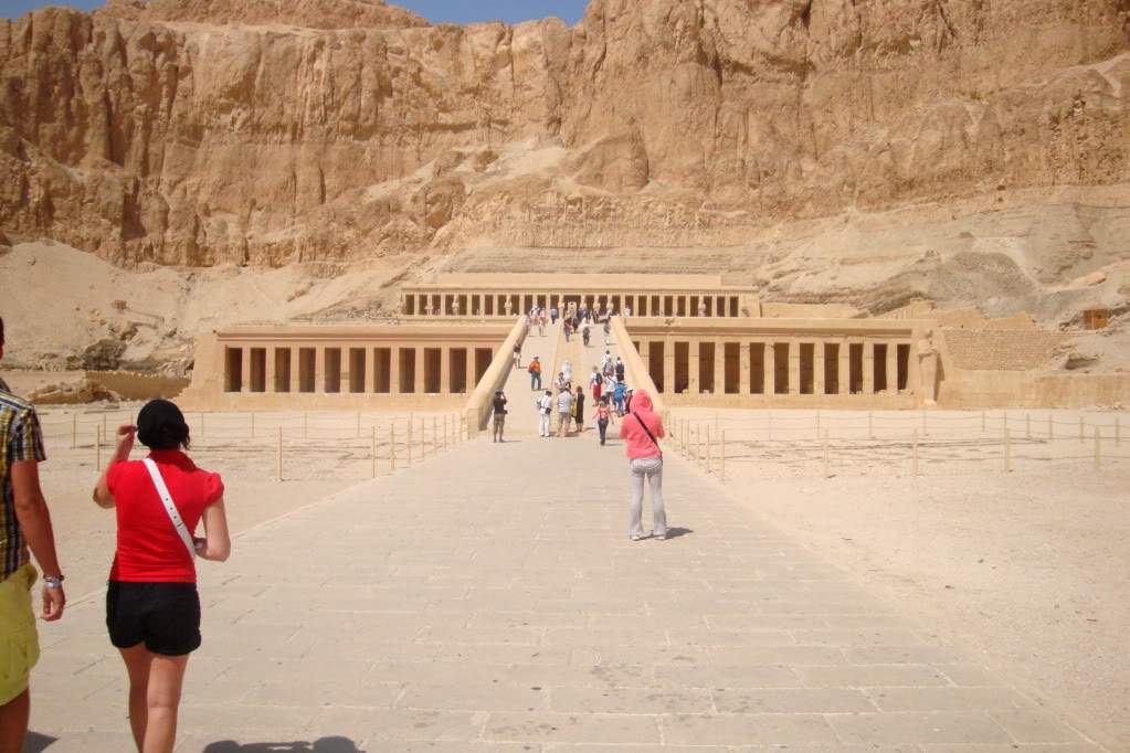 ai1045.photobucket.com_albums_b452_hdptuga_Egypte_LouxorTempledeHatshepsout5.jpg