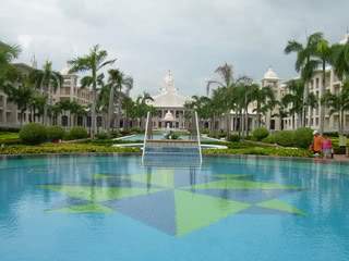 ai105.photobucket.com_albums_m219_bnuno40_Palace_DSCN3877.jpg
