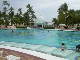 ai105.photobucket.com_albums_m219_bnuno40_Palace_DSCN3879.jpg