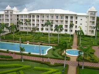 ai105.photobucket.com_albums_m219_bnuno40_Palace_DSCN4031.jpg