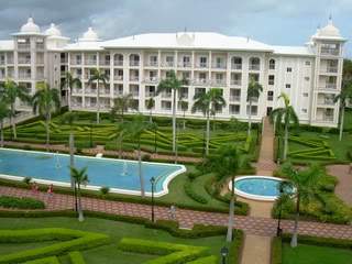 ai105.photobucket.com_albums_m219_bnuno40_Palace_DSCN4031.jpg