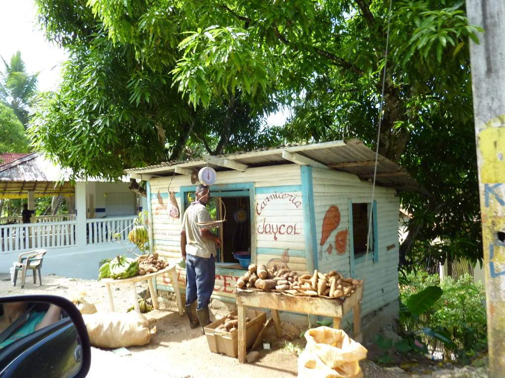 ai1051.photobucket.com_albums_s425_acristina1_Samana_202012_20Report_101SamanCarniceria.jpg