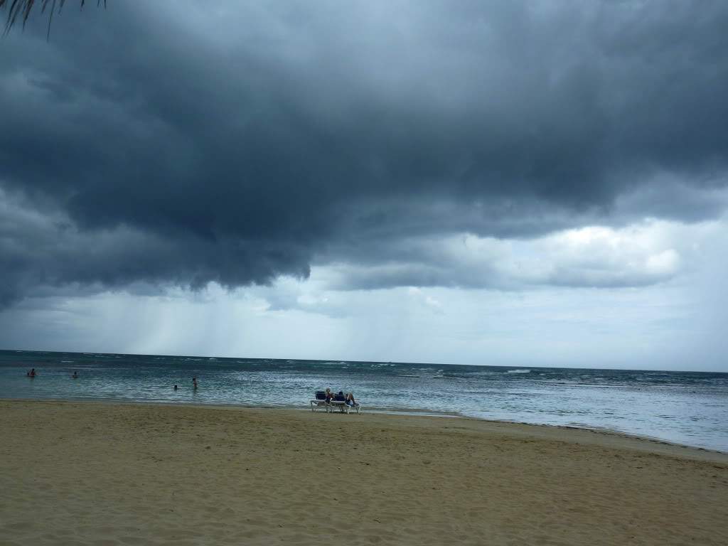 ai1051.photobucket.com_albums_s425_acristina1_Samana_202012_20Report_39PraiaEPPareceqvemchuva.jpg