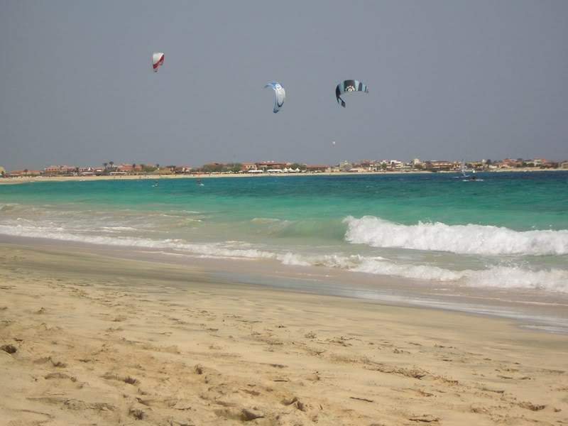 ai1080.photobucket.com_albums_j334_jnunes1977_Cabo_20Verde_SAL_praiafarol800x600.jpg