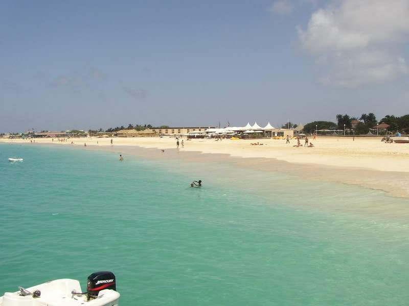 ai1080.photobucket.com_albums_j334_jnunes1977_Cabo_20Verde_SAL_praiastm800x600.jpg