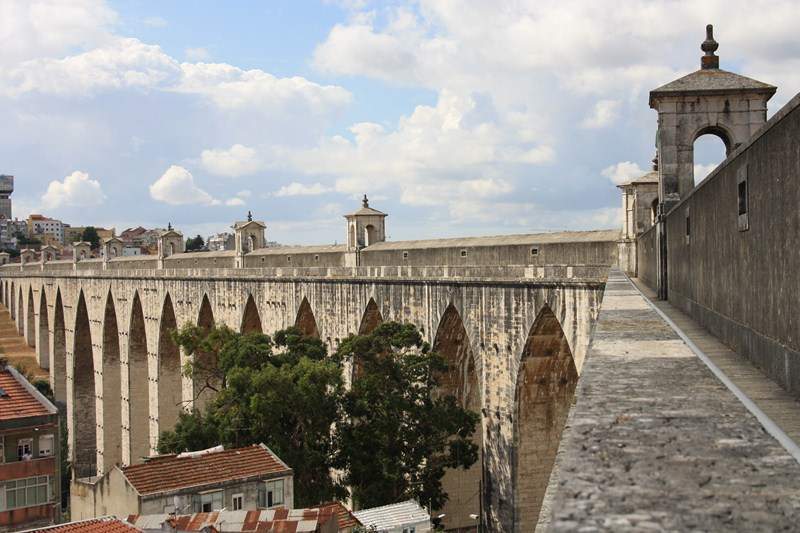 ai1080.photobucket.com_albums_j334_jnunes1977_Lisboa_Aqueduto_126800x600.jpg