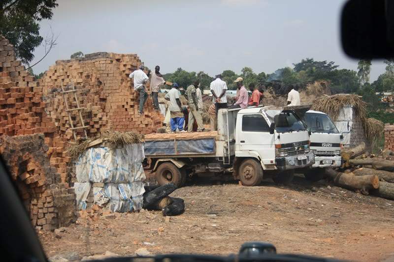 ai1080.photobucket.com_albums_j334_jnunes1977_Uganda_20__20Dia_2017_uganda4489800x600.jpg