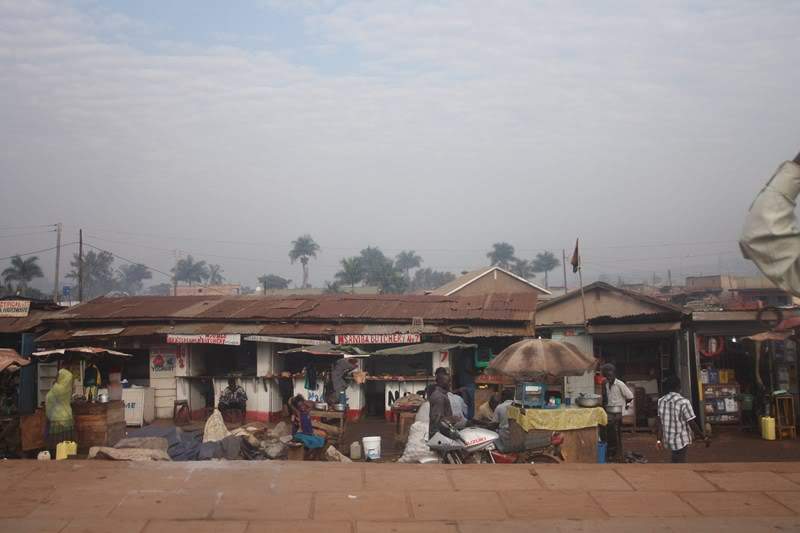 ai1080.photobucket.com_albums_j334_jnunes1977_Uganda_20__20Dia_202_uganda031800x600.jpg