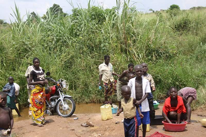 ai1080.photobucket.com_albums_j334_jnunes1977_Uganda_20__20Dia_204_uganda861800x600.jpg