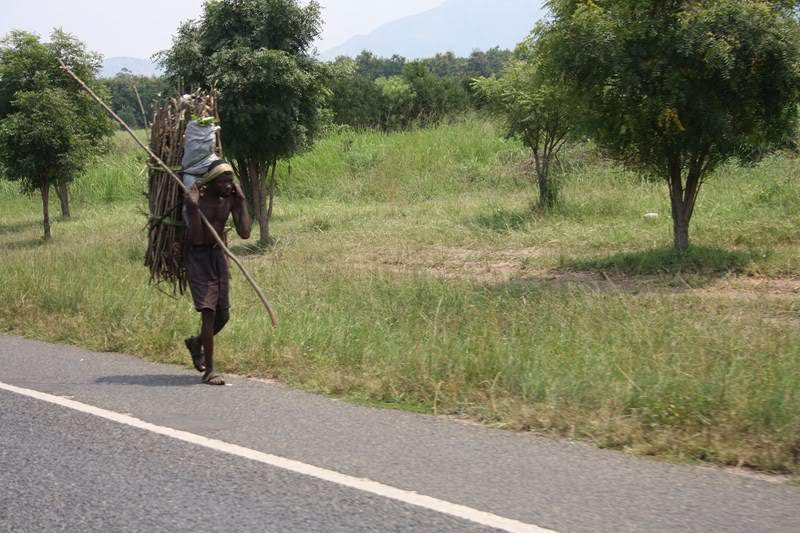 ai1080.photobucket.com_albums_j334_jnunes1977_Uganda_20__20Dia_207_uganda1604800x600.jpg
