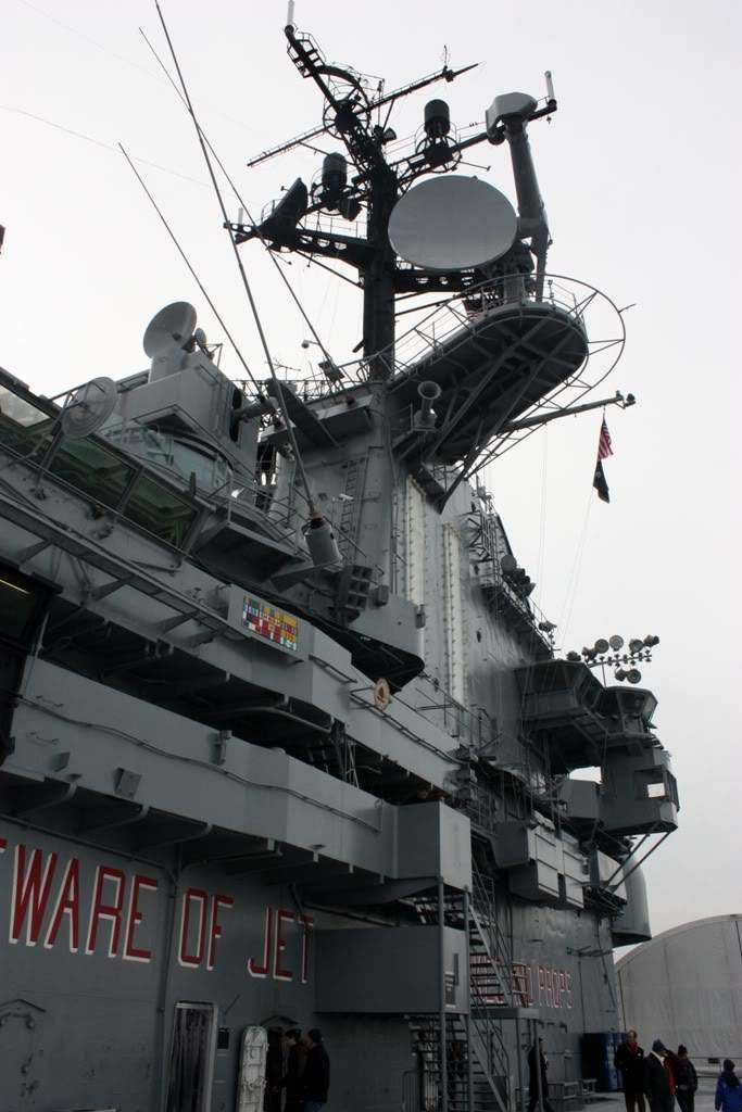 ai1200.photobucket.com_albums_bb329_RuiMSa_NovaIorque_Dia31Intrepid_IMG_4794.jpg