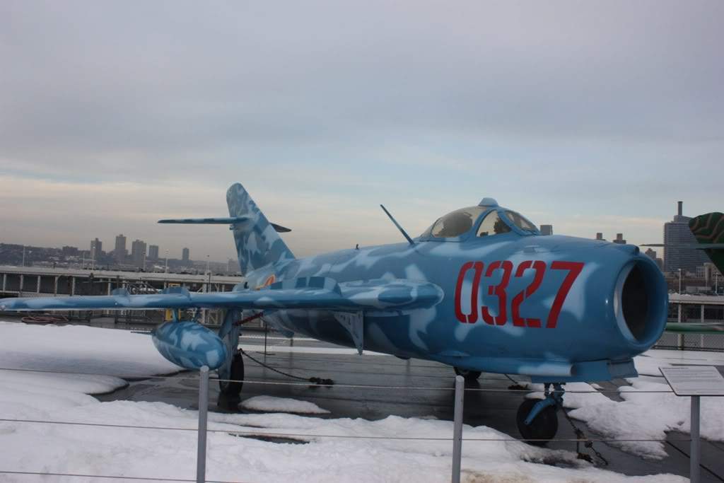 ai1200.photobucket.com_albums_bb329_RuiMSa_NovaIorque_Dia31Intrepid_IMG_4803.jpg