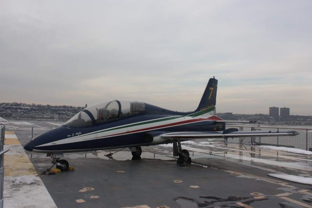 ai1200.photobucket.com_albums_bb329_RuiMSa_NovaIorque_Dia31Intrepid_IMG_4805.jpg
