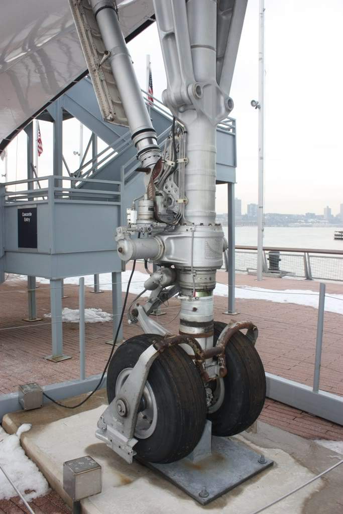 ai1200.photobucket.com_albums_bb329_RuiMSa_NovaIorque_Dia31Intrepid_IMG_4817.jpg
