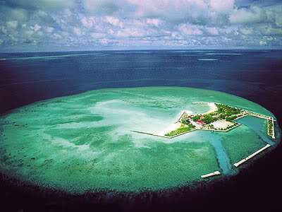 ai1209.photobucket.com_albums_cc391_gogowrc_maldives_fourseasons_arial_01.jpg