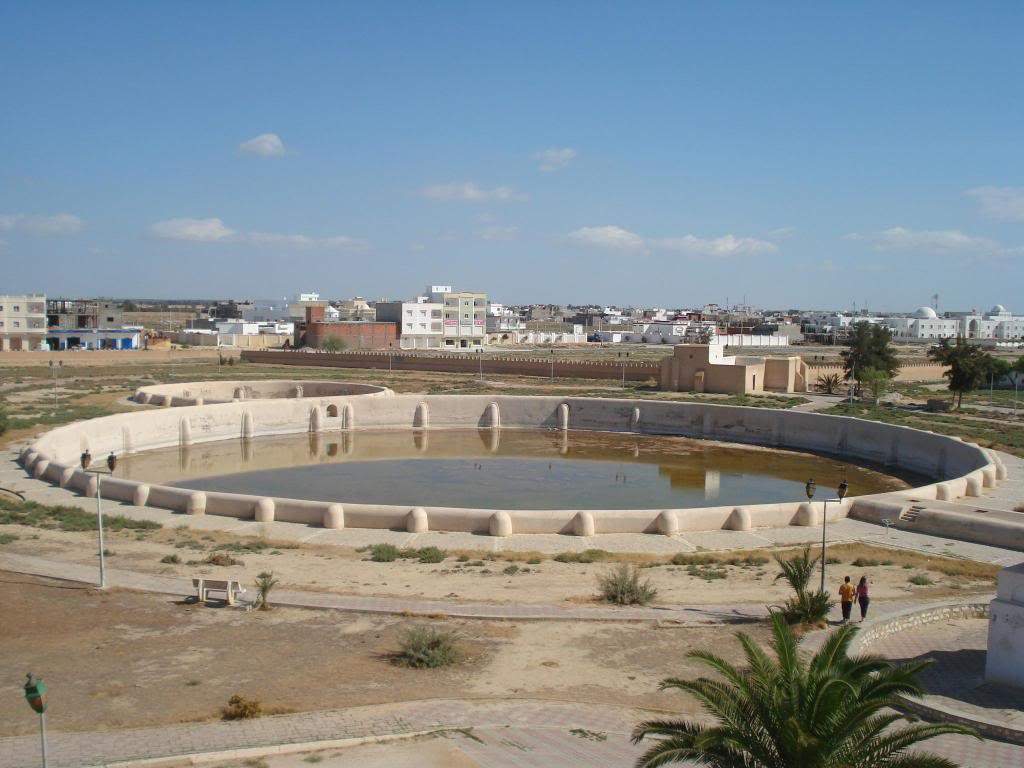 ai1220.photobucket.com_albums_dd451_Teresa_Raquel_Tunisia_202_20Dia_Kairoan_Reservasdegua.jpg