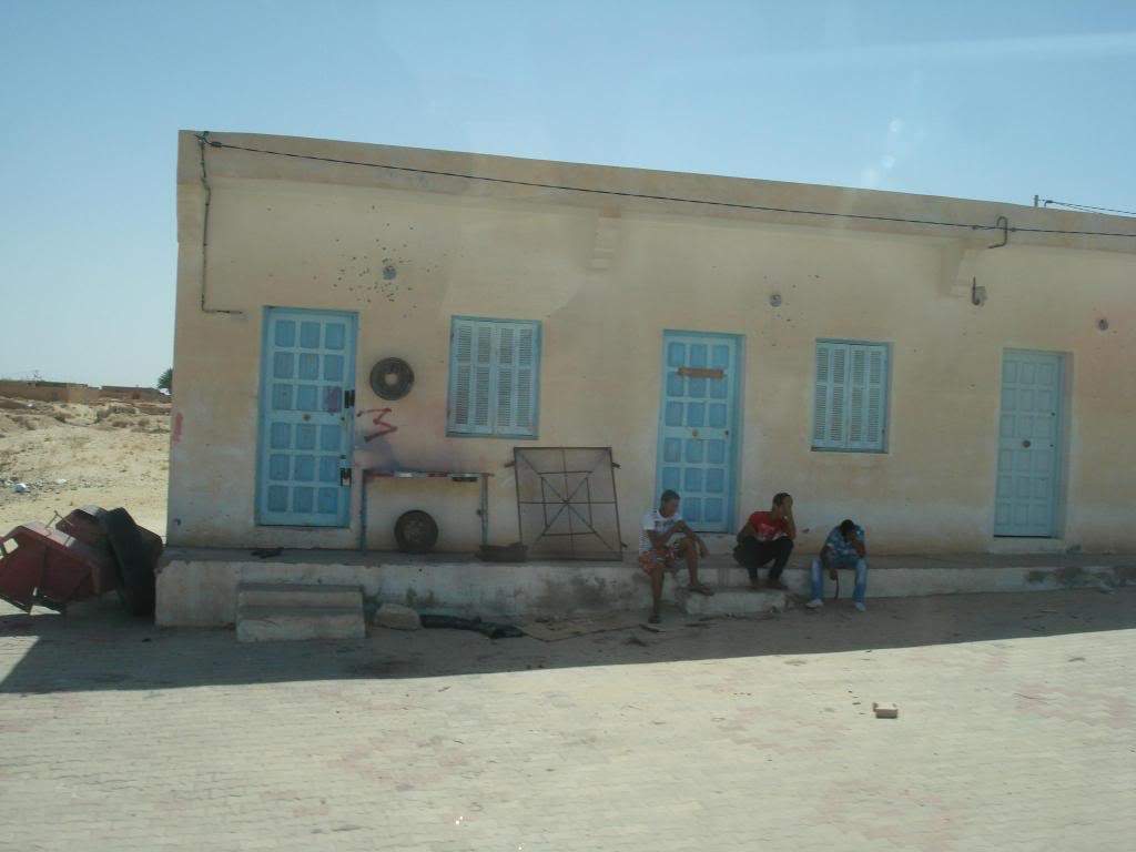 ai1220.photobucket.com_albums_dd451_Teresa_Raquel_Tunisia_203_20Dia_AcaminhodoLagoSalgado2.jpg