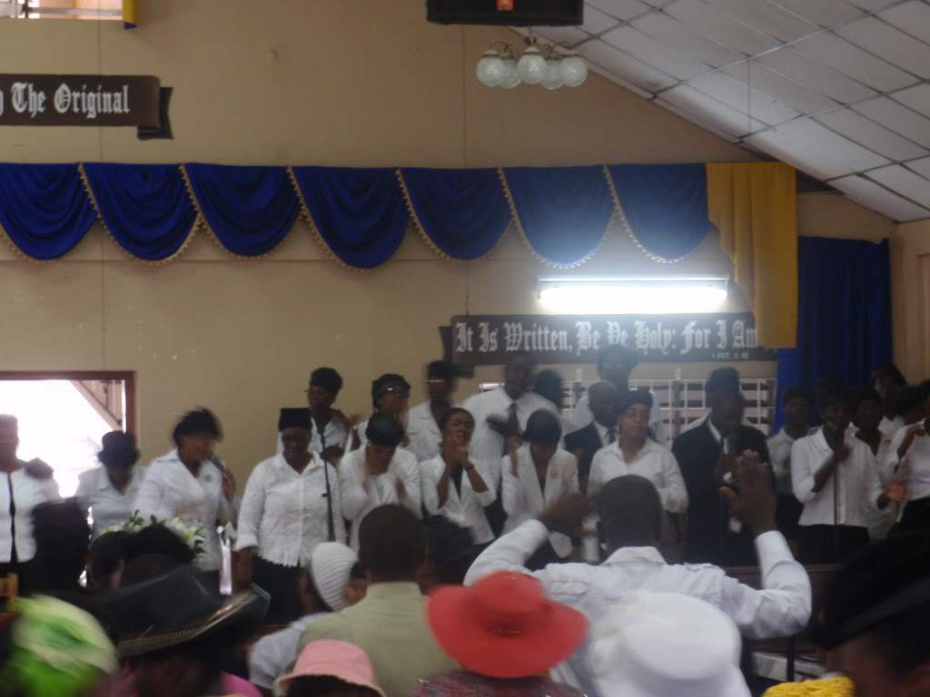 ai1226.photobucket.com_albums_ee417_viajantedoalem_missa_P8280160.jpg