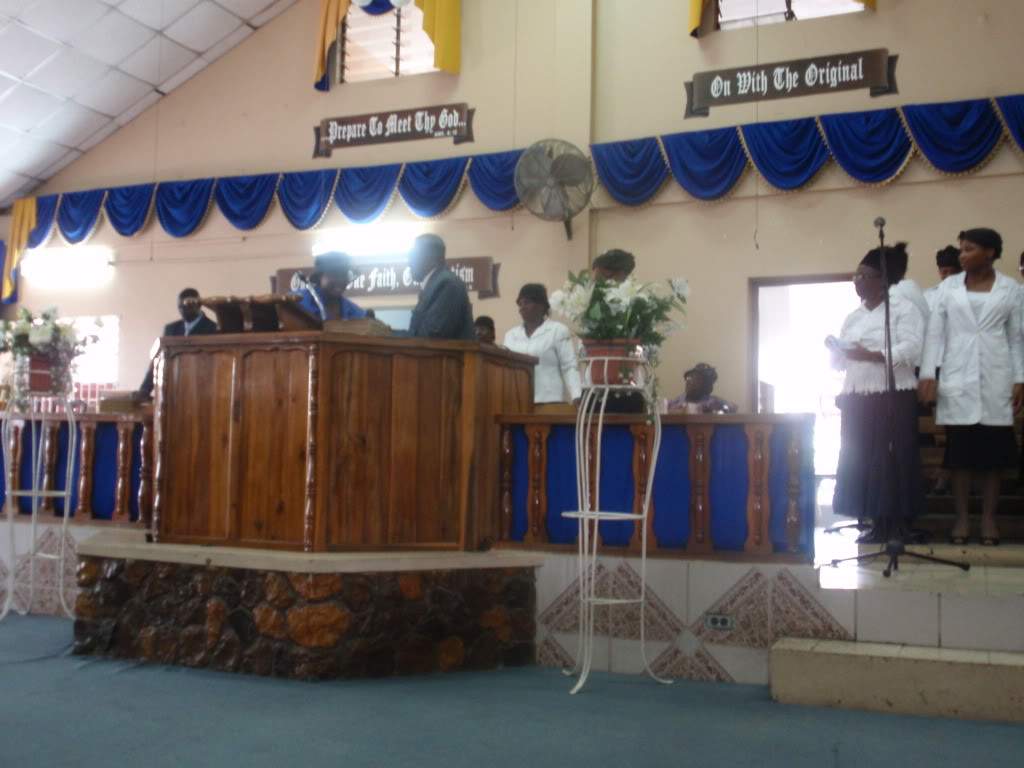 ai1226.photobucket.com_albums_ee417_viajantedoalem_missa_P8280194.jpg