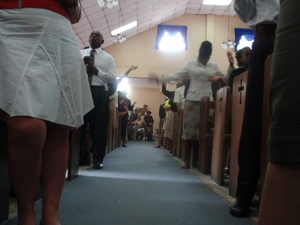 ai1226.photobucket.com_albums_ee417_viajantedoalem_missa_P8280213.jpg
