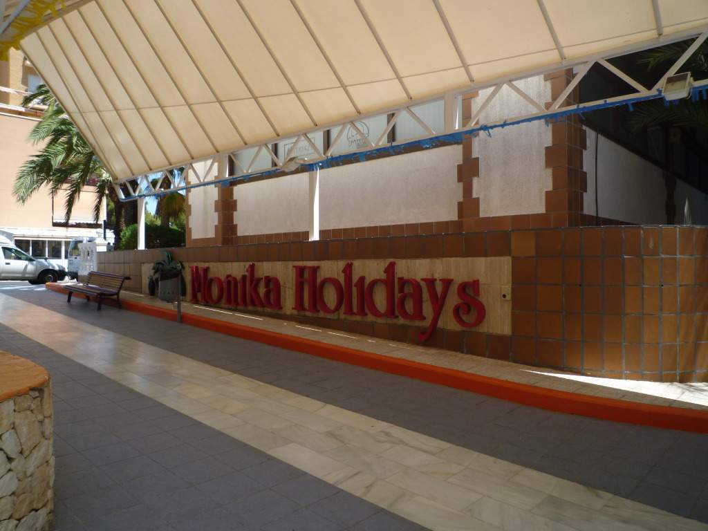 ai1258.photobucket.com_albums_ii528_JATG001_Benidorm_P1070060a.jpg