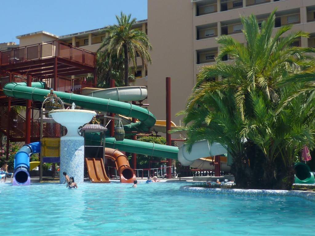 ai1258.photobucket.com_albums_ii528_JATG001_Benidorm_P1070074.jpg