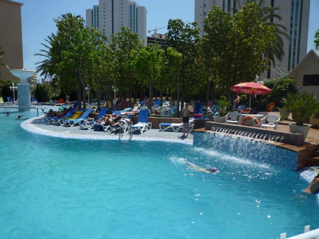 ai1258.photobucket.com_albums_ii528_JATG001_Benidorm_P1070077.jpg