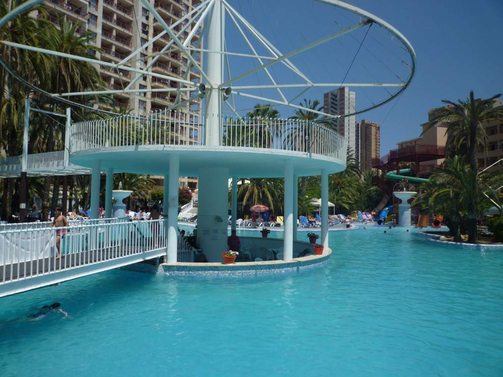 ai1258.photobucket.com_albums_ii528_JATG001_Benidorm_P1070080.jpg