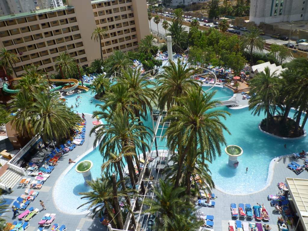 ai1258.photobucket.com_albums_ii528_JATG001_Benidorm_P1070127.jpg