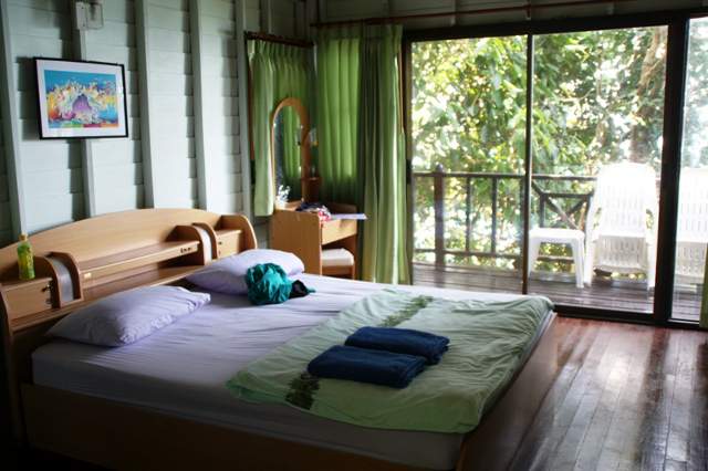 ai1267.photobucket.com_albums_jj547_Nando_Parente_Similan_Island_4_AC_Bungalow_zpsqytheszm.jpg