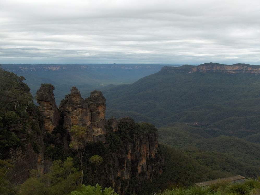 ai1290.photobucket.com_albums_b526_lufialho1_australia2010_3bluemountainse3sisters_zpscc0901e8.jpg