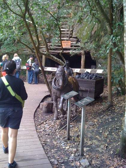 ai1290.photobucket.com_albums_b526_lufialho1_australia2010_3minasbluemountain_zps915bf5b4.jpg