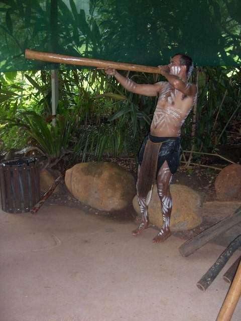 ai1290.photobucket.com_albums_b526_lufialho1_australia2010_aborigenedidgeroo_zps9079012c.jpg