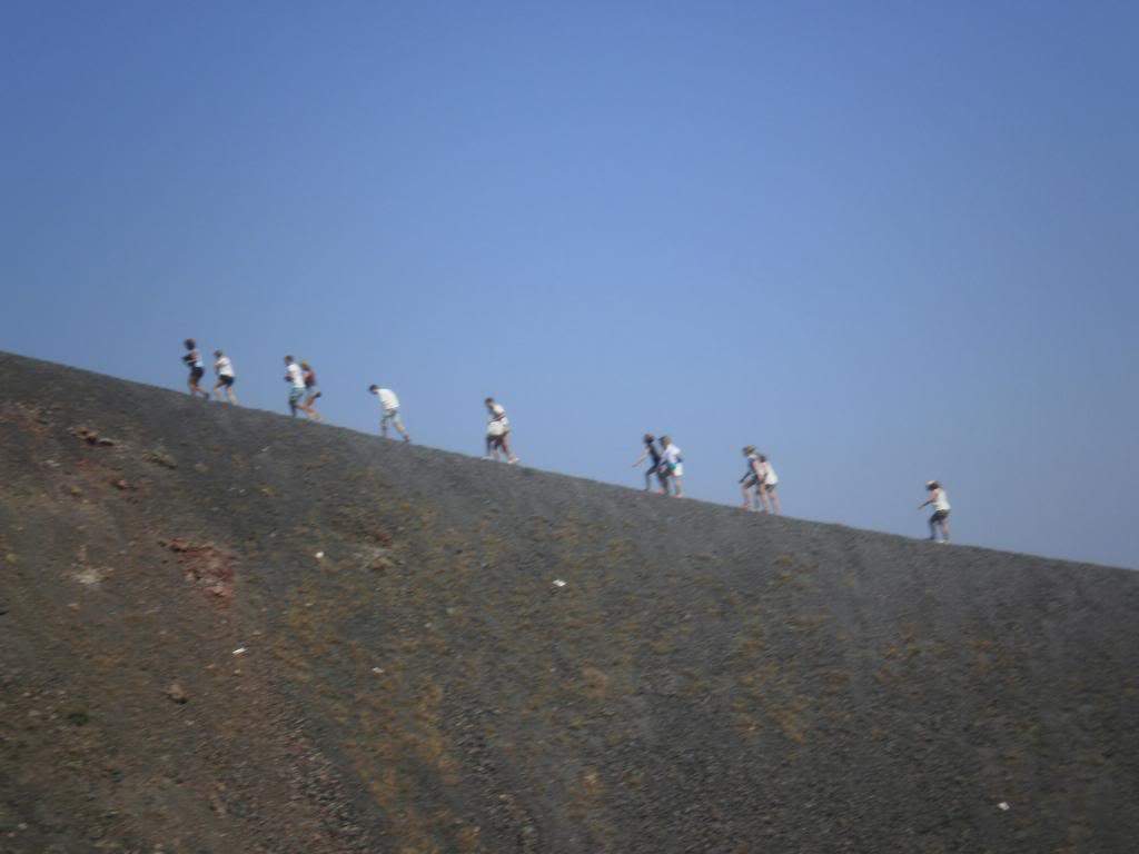 ai1313.photobucket.com_albums_t549_apaismartins_CaminhadapelodesertodaCaldera_zpscbb12173.jpg