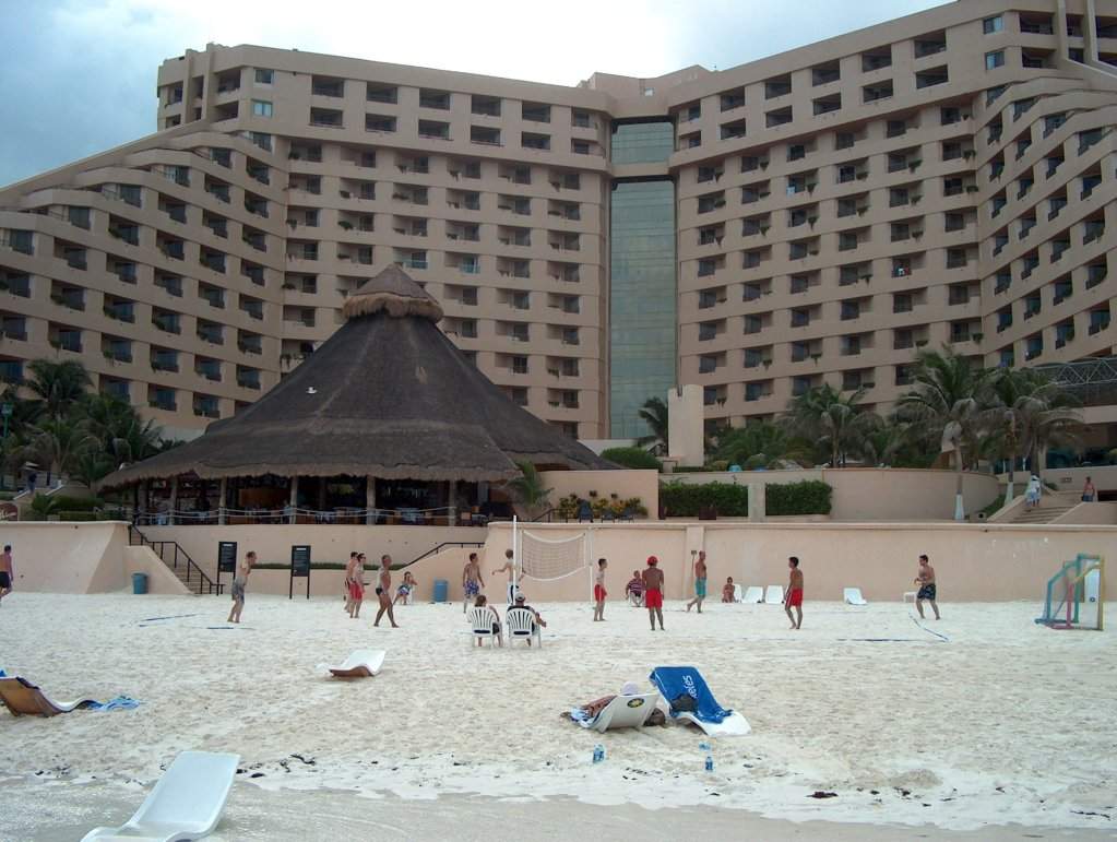ai1347.photobucket.com_albums_p712_Rui_Araujo_Facebook_Cancun_171719_10150144898431140_5670900_o.jpg