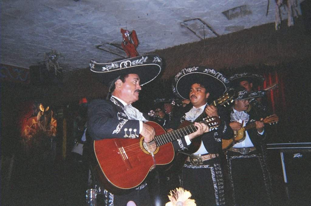ai1347.photobucket.com_albums_p712_Rui_Araujo_Facebook_Cancun_172276_10150144914976140_1704676_o.jpg