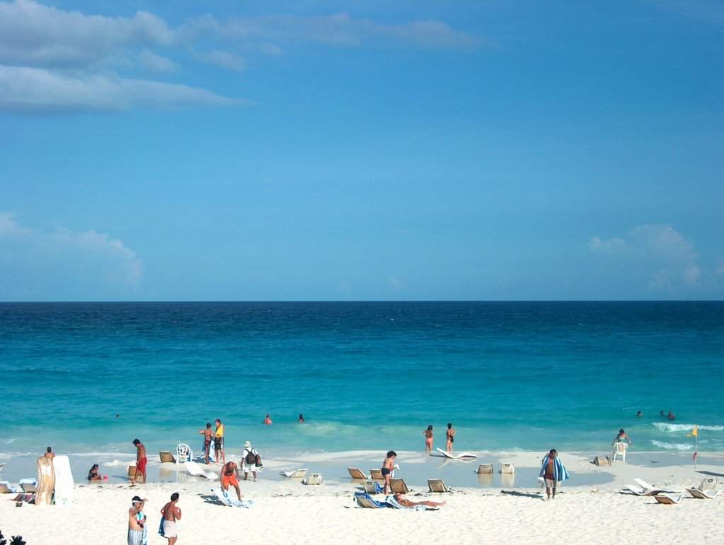 ai1347.photobucket.com_albums_p712_Rui_Araujo_Facebook_Cancun_172691_10150144896306140_708424_o.jpg